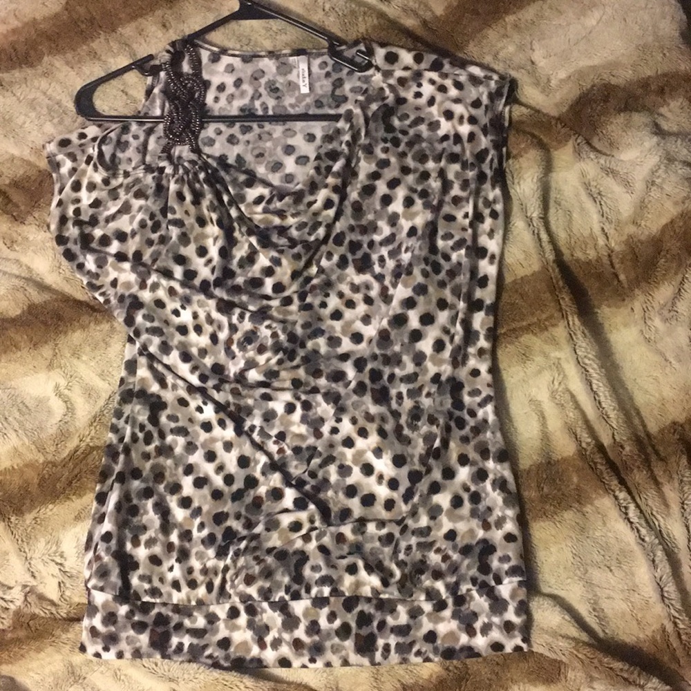 Spotted dressy top with off the shoulder accent